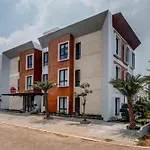 Oyo Life 93289 Jelita Residence 2