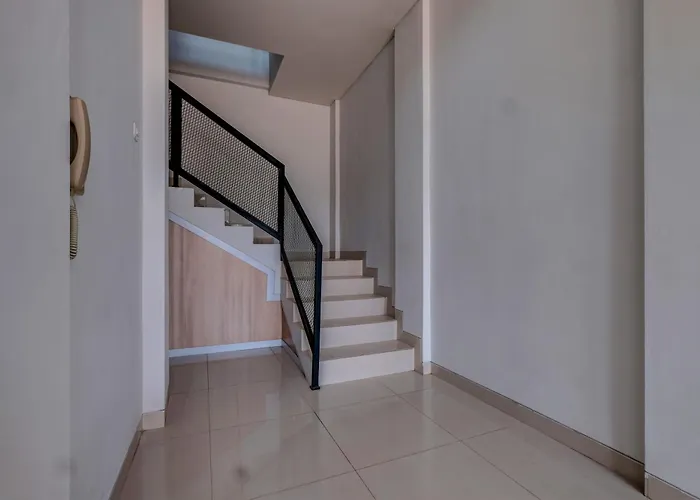 Oyo Life 93289 Jelita Residence 2