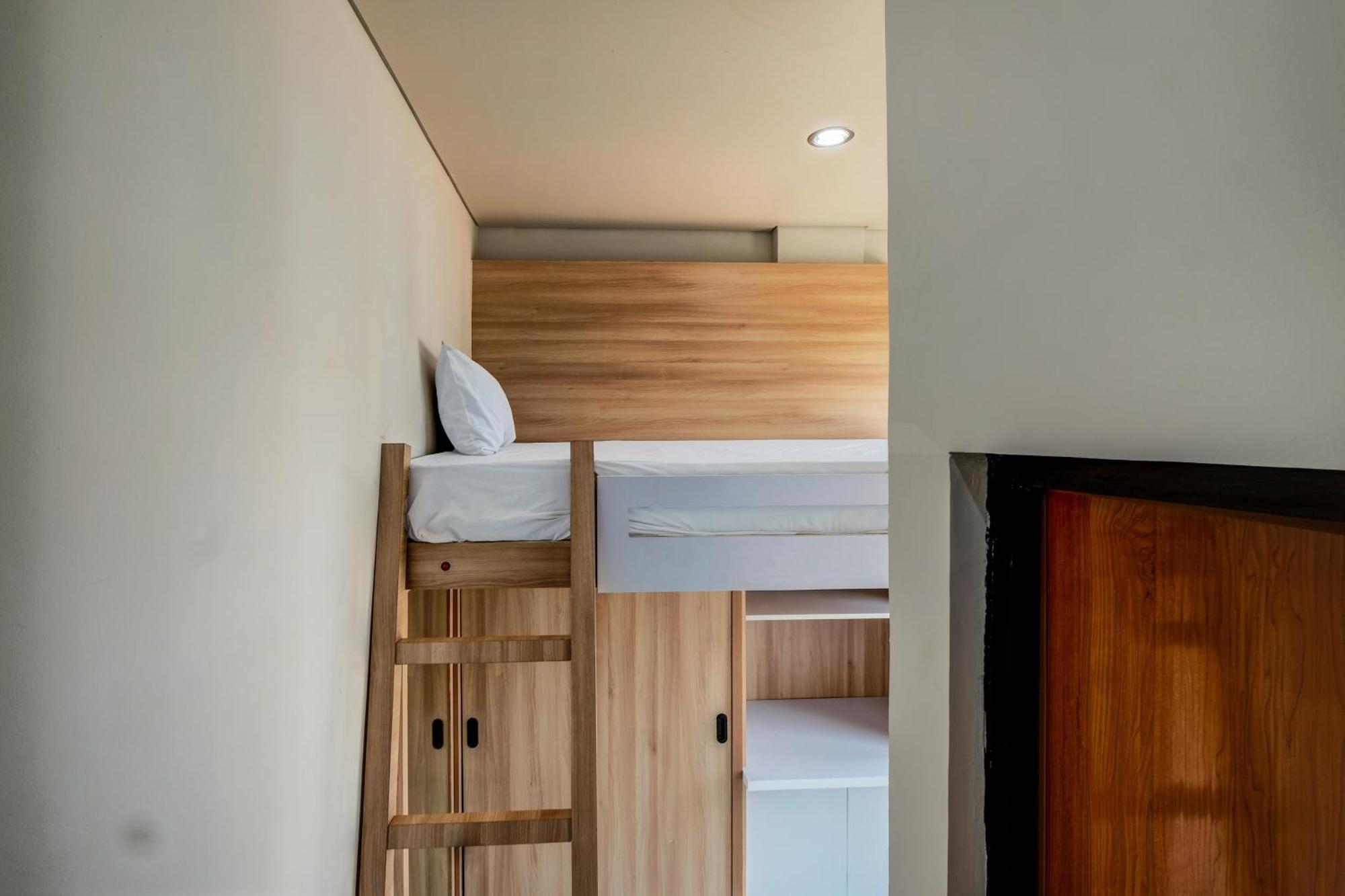 Hotel Oyo Life 93289 Jelita 2 2*