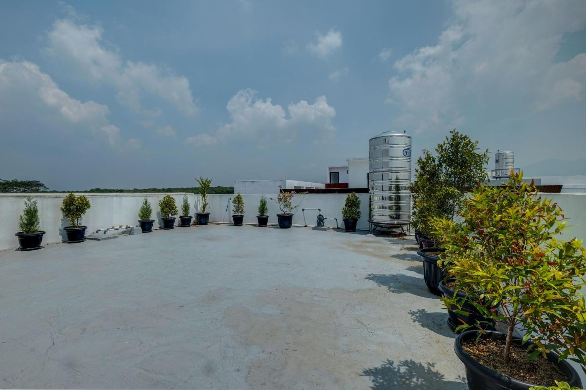 Hotel Oyo Life 93289 Jelita 2 Semarang