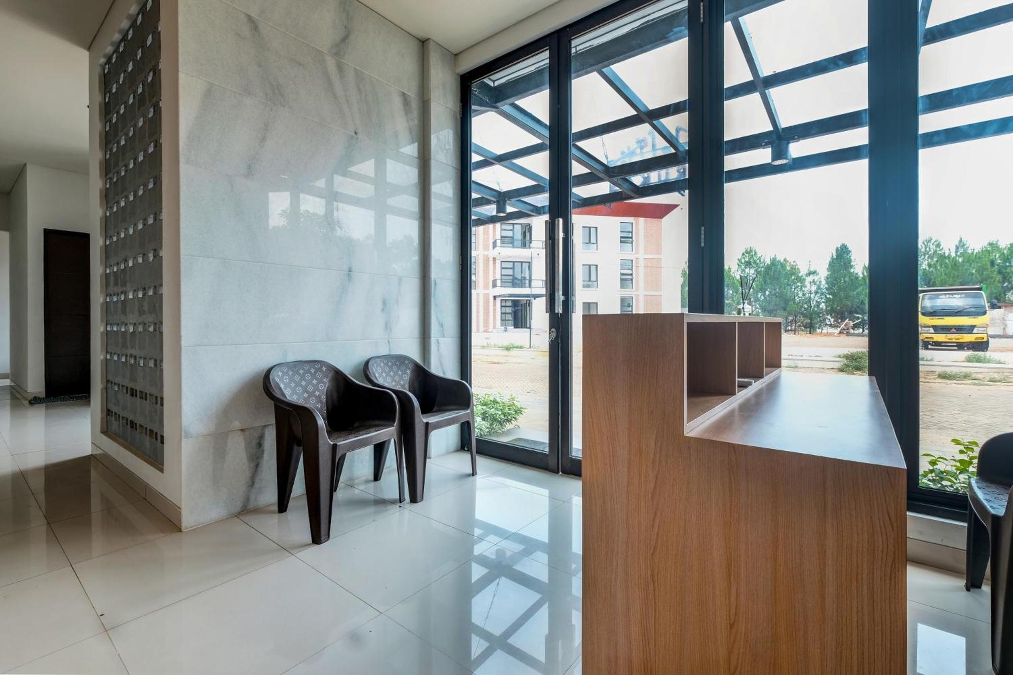 Hotel Oyo Life 93289 Jelita 2 2*